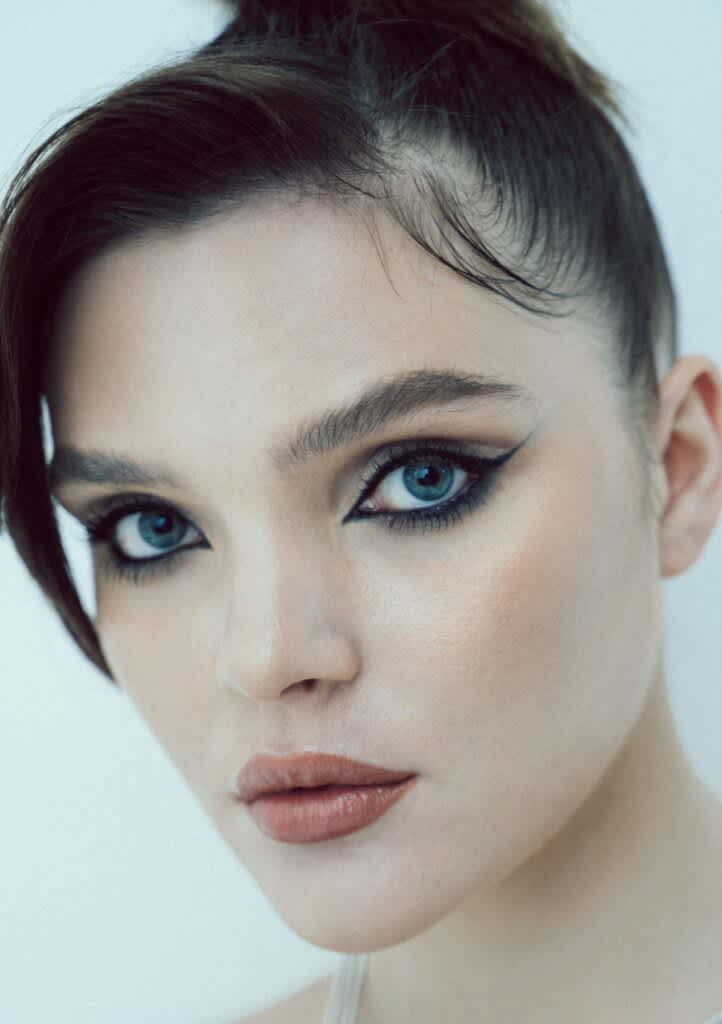 Maquiagem para Festas com Olhos Fundos