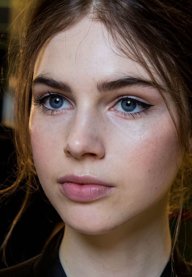 Melhores Iluminadores para Olhos Fundos