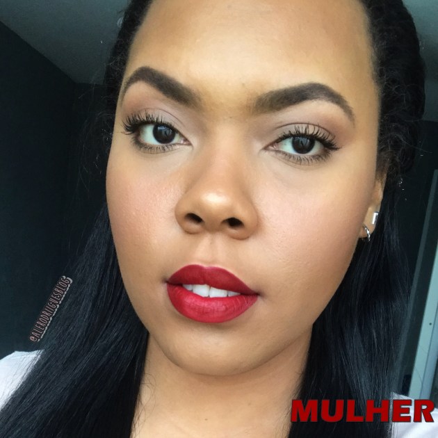 Pele Glow e Batom Vinho: O Segredo da Maquiagem de Inverno