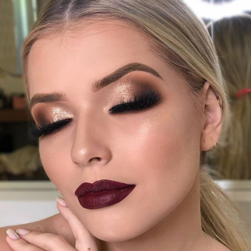 Como Fazer um Delineado Perfeito para Realçar seu Batom Vinho