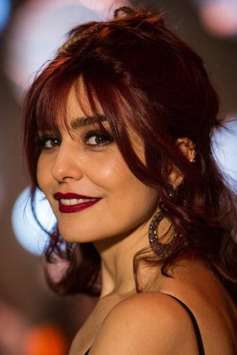 Pele Glow e Batom Vinho: O Segredo da Maquiagem de Inverno