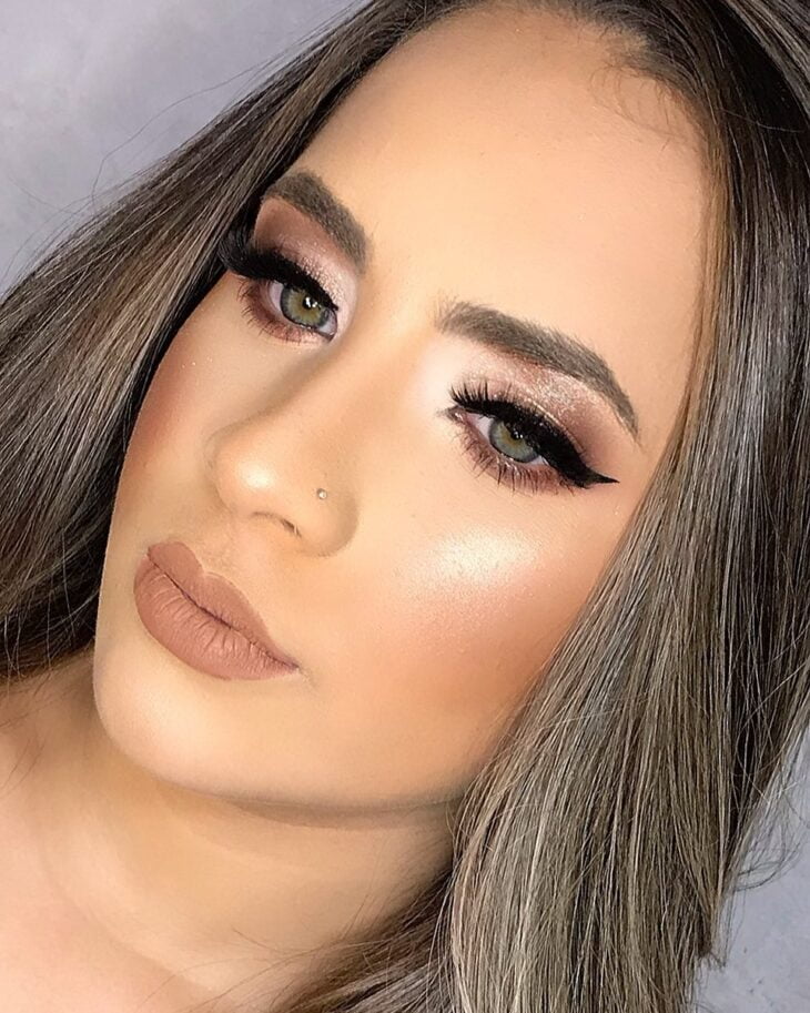 Maquiagem Monocromática Marsala: Elegância e Sofisticação