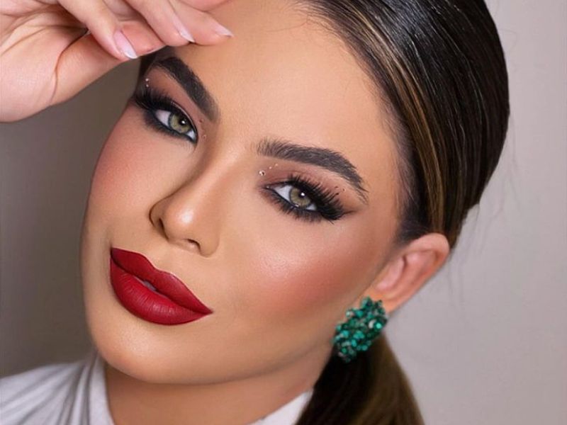 O Clássico de Hollywood: Maquiagem Perfeita para Vestido Vermelho