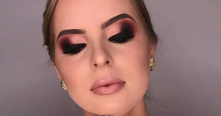 Maquiagem Neutra e Iluminada: O Equilíbrio Ideal com Vestido Vermelho