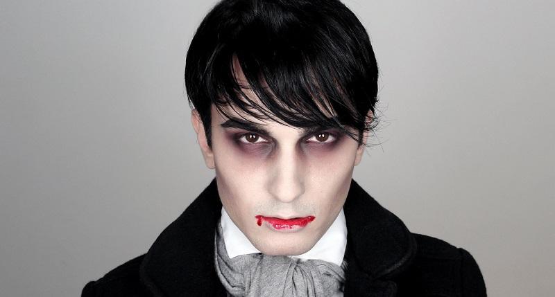 Detalhes Finais que Transformam sua Maquiagem de Vampira