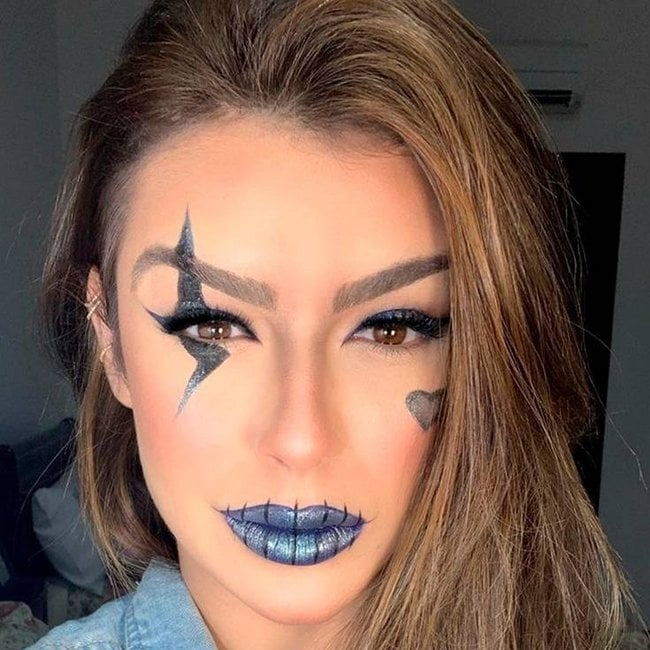 5 Ideias de Maquiagem de Halloween para Arrasar em 2025
Tutorial Rápido: Maquiagem de Caveira para Iniciantes
Efeitos Especiais de Halloween: Cortes e Ferimentos Falsos
Maquiagem de Halloween para Crianças: Opções Divertidas e Seguras
Tendências