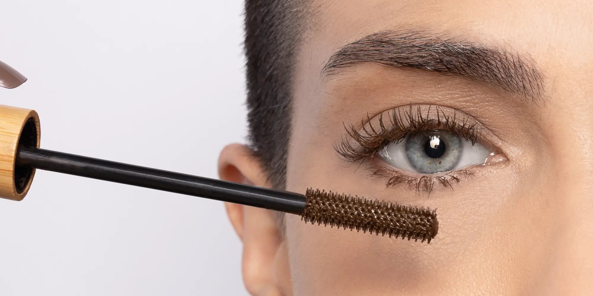 Rotina de skincare e maquiagem: como cuidar dos cílios?