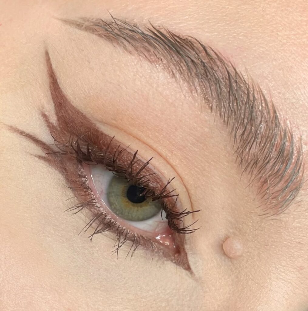 Diferenças entre máscaras de cílios: qual a melhor para cada efeito?