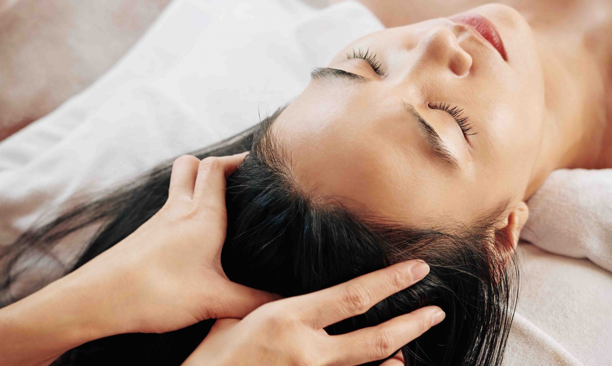 massagem no couro cabeludo faz o cabelo crescer