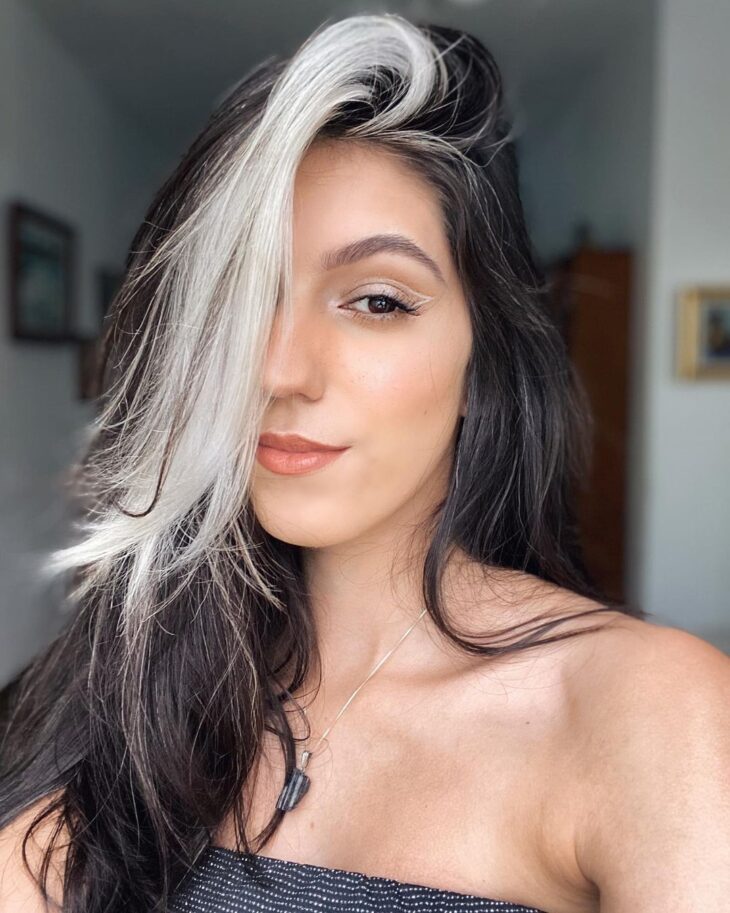 Guia Completo: Como Fazer Mecha Branca Frontal em Casa sem Danificar o Cabelo