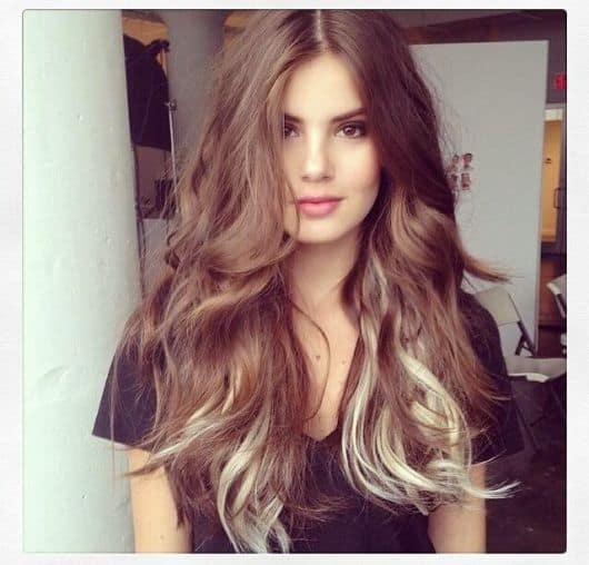 Piebaldismo e Poliose: Entenda as Causas Naturais da Mecha Branca no Cabelo