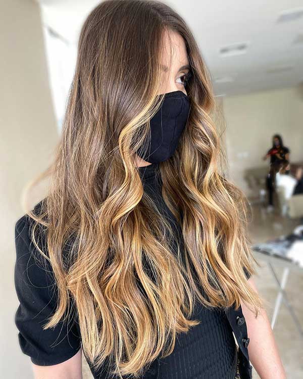 5 ideias de títulos: 1. Mechas de Contorno: O Guia Completo para um Rosto Iluminado. 2. Descubra o Poder do Hair Contour: Transforme Seu Visual. 3. Money Piece vs. Mechas Tradicionais: Qual a Melhor Escolha? 4. Como Escolher as Mechas de Contorno Ideais para Seu Tom de Pele. 5. Dicas de Manutenção e Estilização para Mechas de Contorno.