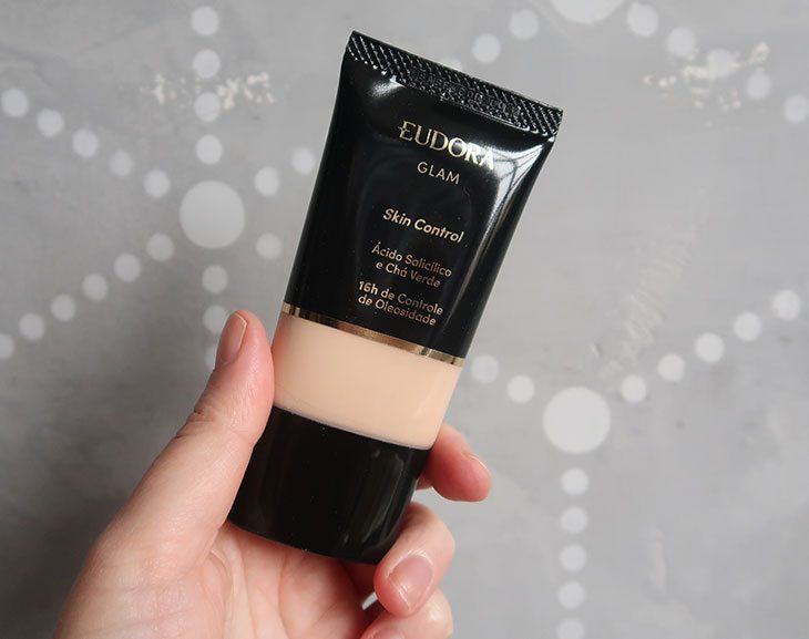 Resenha: Base Líquida Super Stay Maybelline para pele oleosa