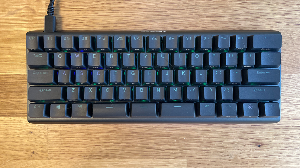 melhor teclado 60% para setup minimalista