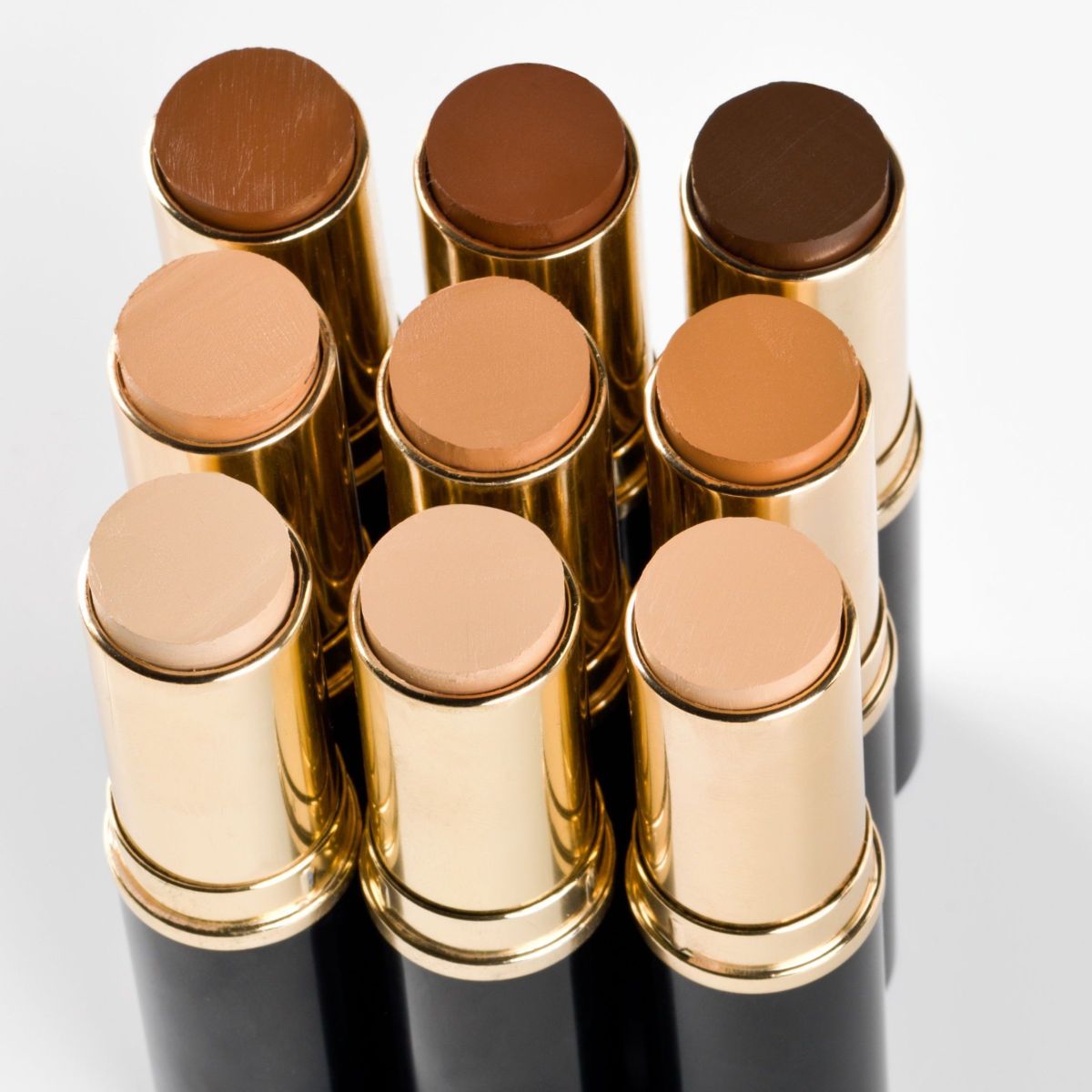 Dicas de aplicação de base em bastão para um acabamento natural