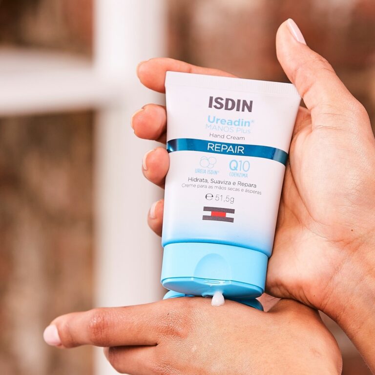 Rotina de cuidados com as mãos para peles maduras