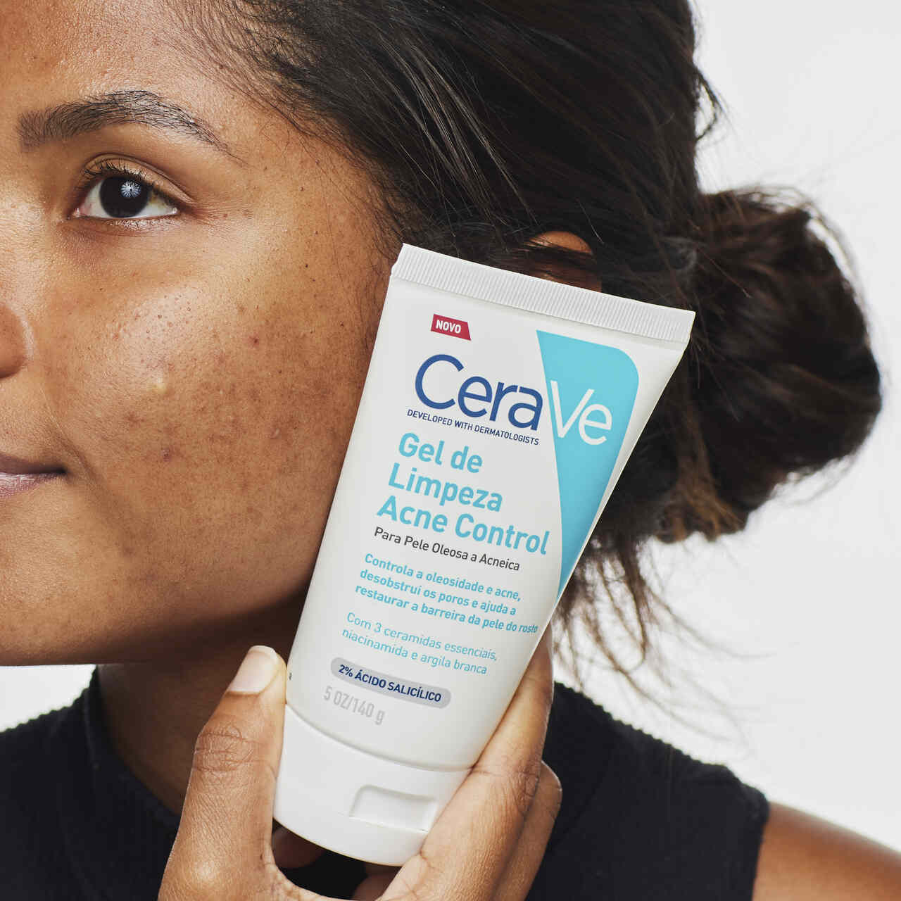 5 ideias de títulos:
1. Guia Completo: Como Escolher o Melhor Gel de Limpeza para Pele Oleosa
2. Dermotivin Oil Control vs. La Roche-Posay Effaclar: Qual o Ideal para Você?
3. Rotina de Skincare Eficaz para Combater a Oleosidade e a Acne
4. Os Benefícios dos Sabonetes Líquidos no Controle da Oleosidade
5. Dicas de Especialistas: Tratamentos para Poros Dilatados e Cravos