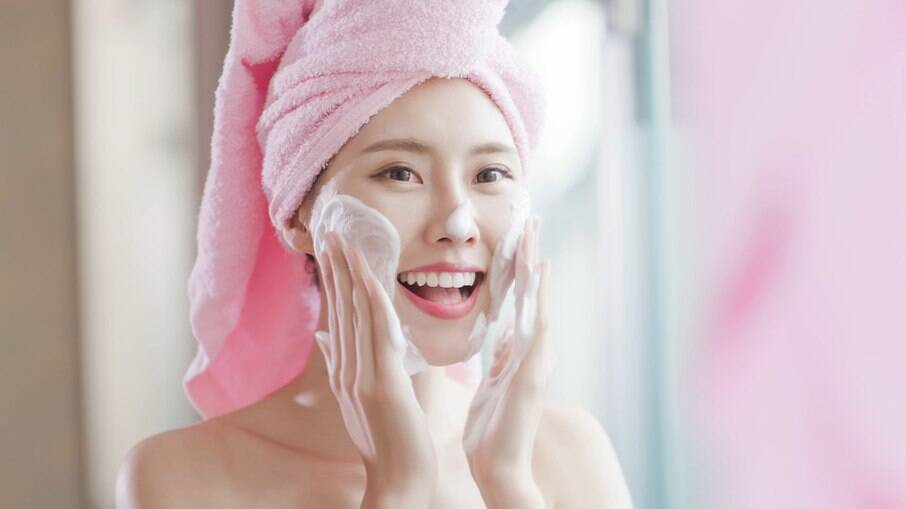 5 ideias de títulos:
1. Guia Completo: Como Escolher o Melhor Gel de Limpeza para Pele Oleosa
2. Dermotivin Oil Control vs. La Roche-Posay Effaclar: Qual o Ideal para Você?
3. Rotina de Skincare Eficaz para Combater a Oleosidade e a Acne
4. Os Benefícios dos Sabonetes Líquidos no Controle da Oleosidade
5. Dicas de Especialistas: Tratamentos para Poros Dilatados e Cravos