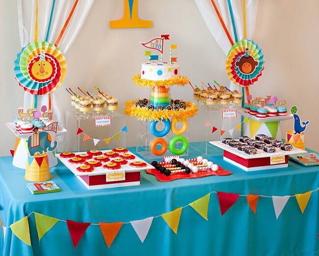 mesa festa infantil decoração minimalista