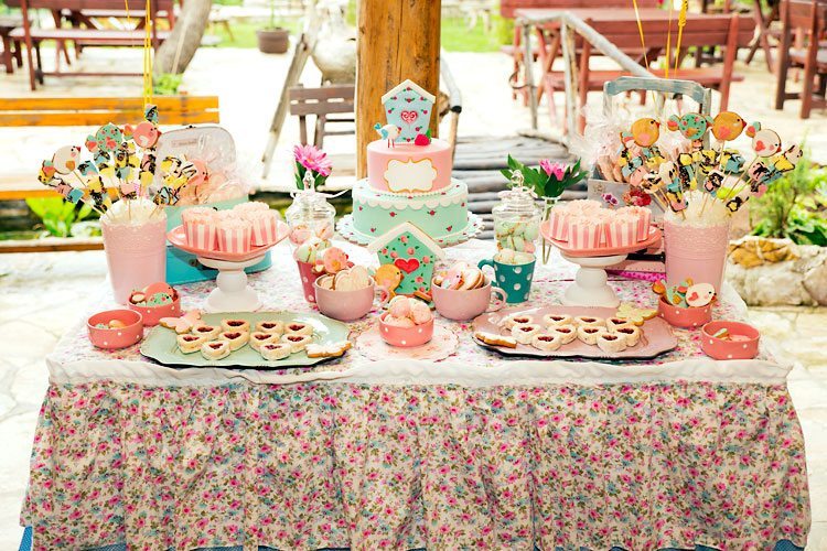 mesa festa infantil decoração com balões
