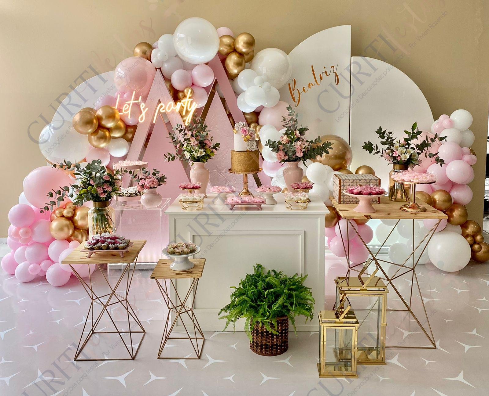 mini decoração de festa vs festa tradicional