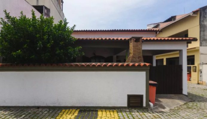 muro com portão integrado