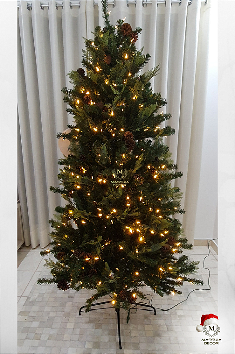 árvore de natal com luzes de LED