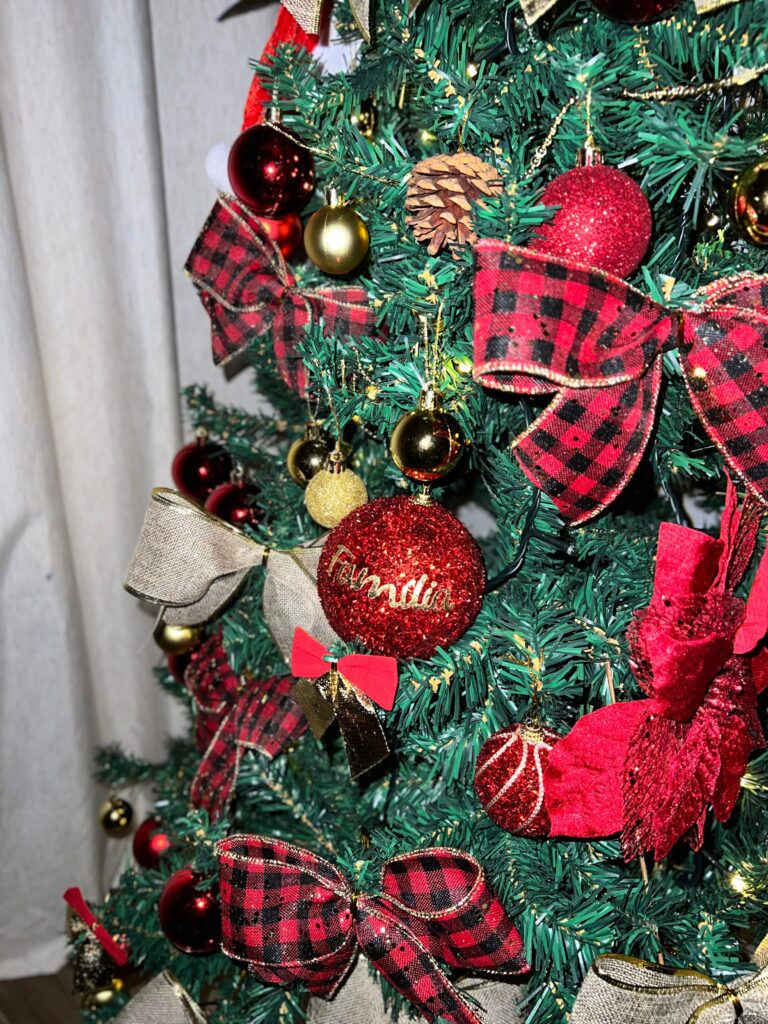 árvore de natal com tema de borboletas