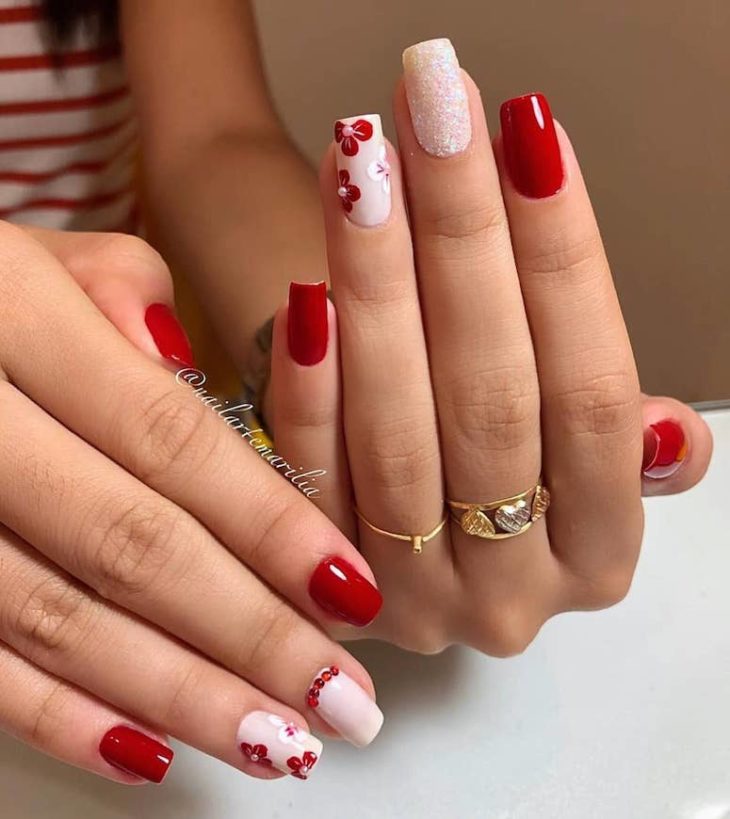 unhas amendoadas decoradas