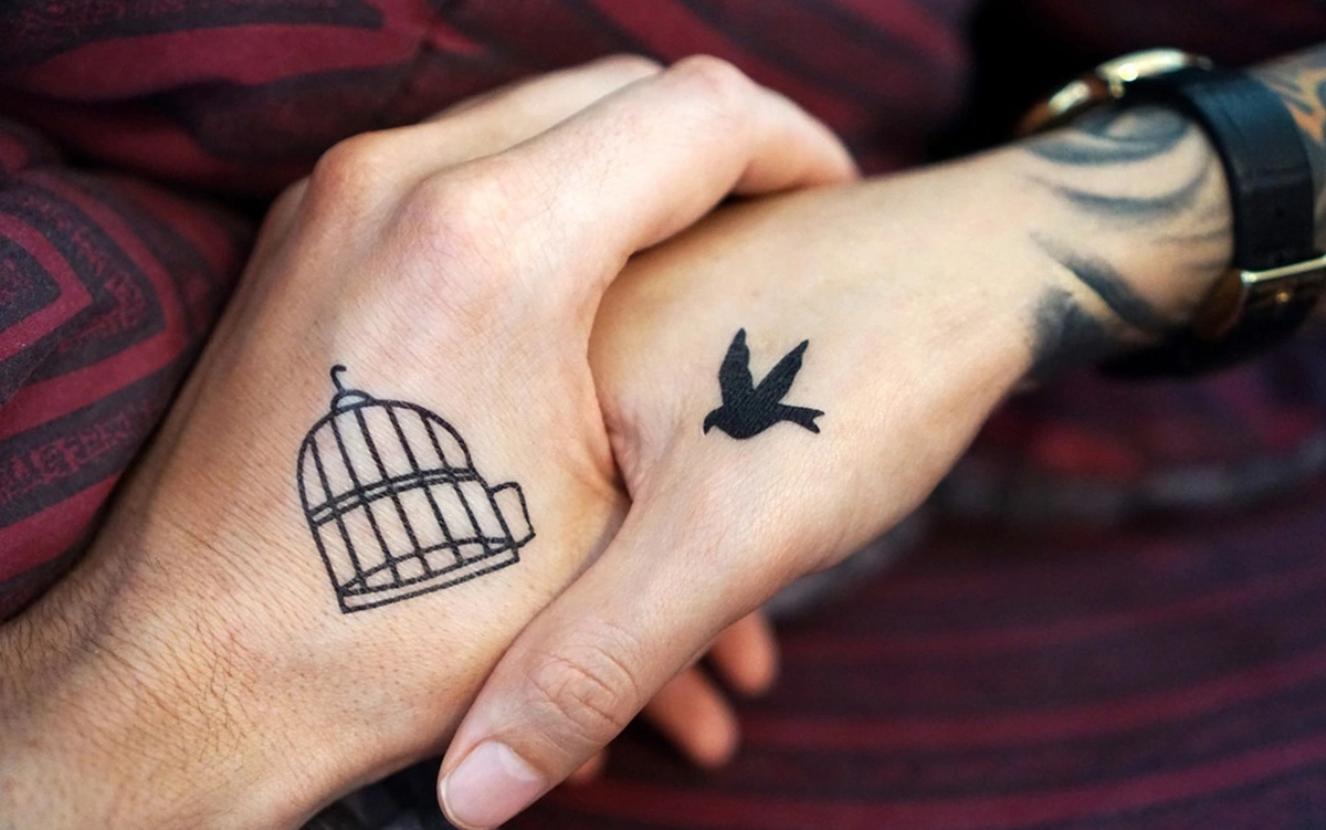 tatuagem fine line ou old school qual escolher