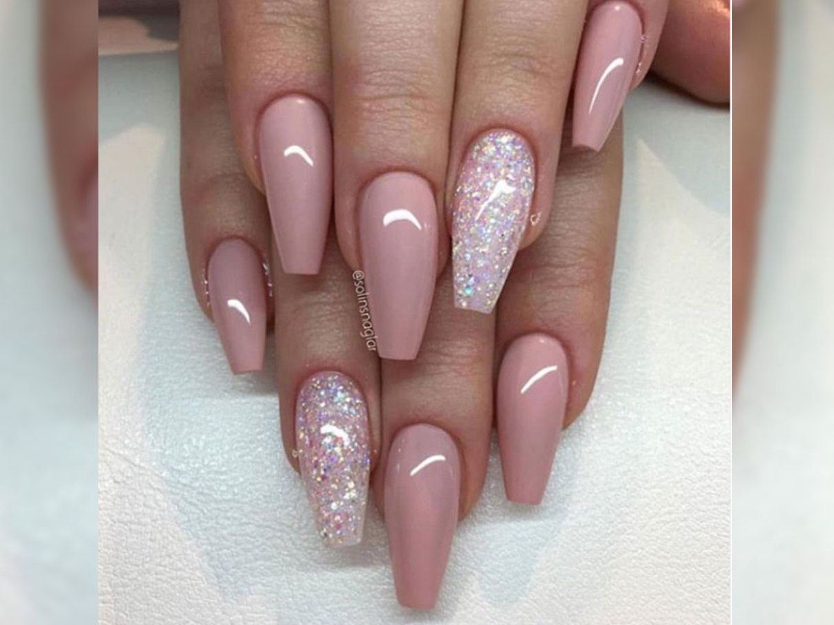 unhas amendoada
