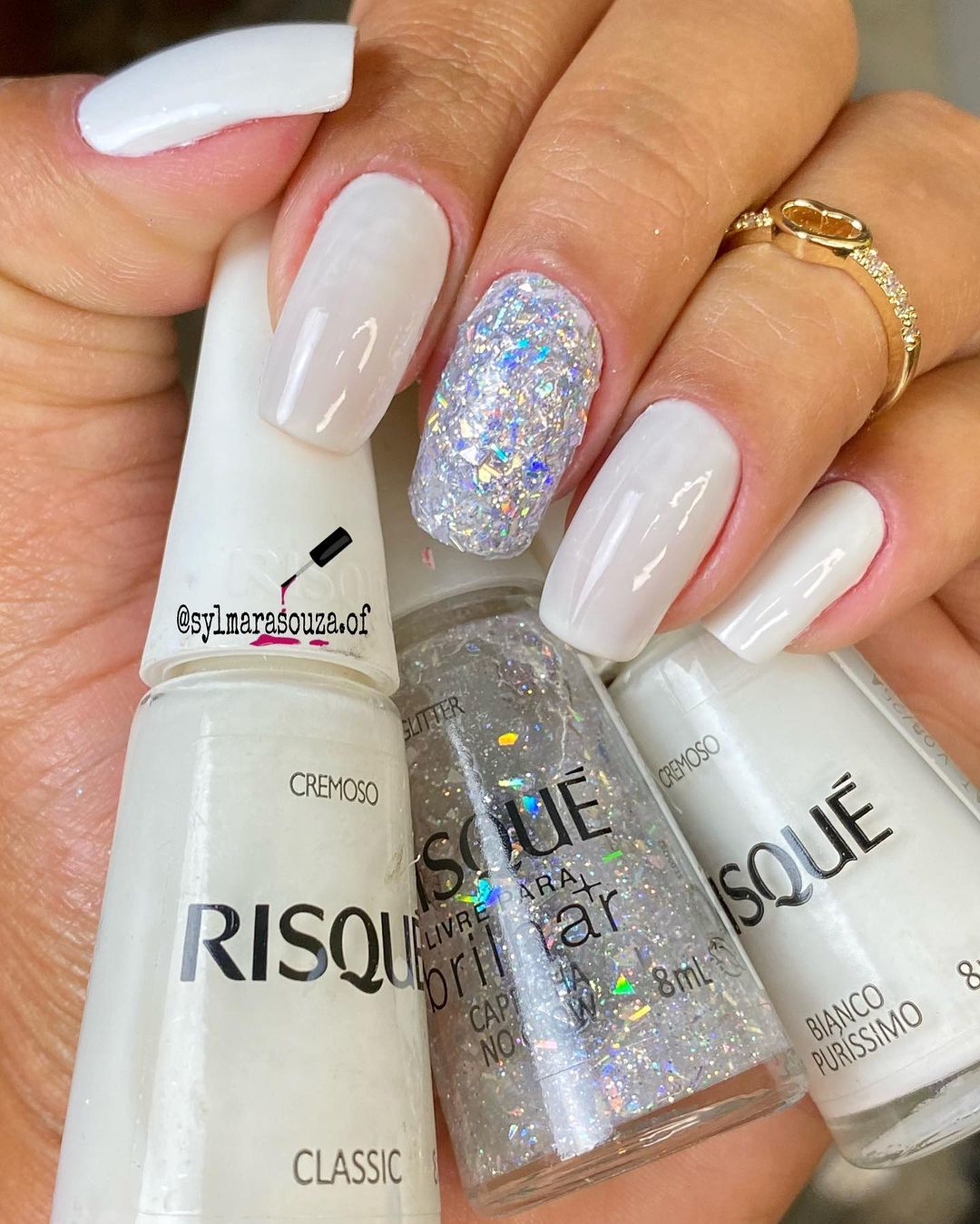 unhas com folha de ouro réveillon