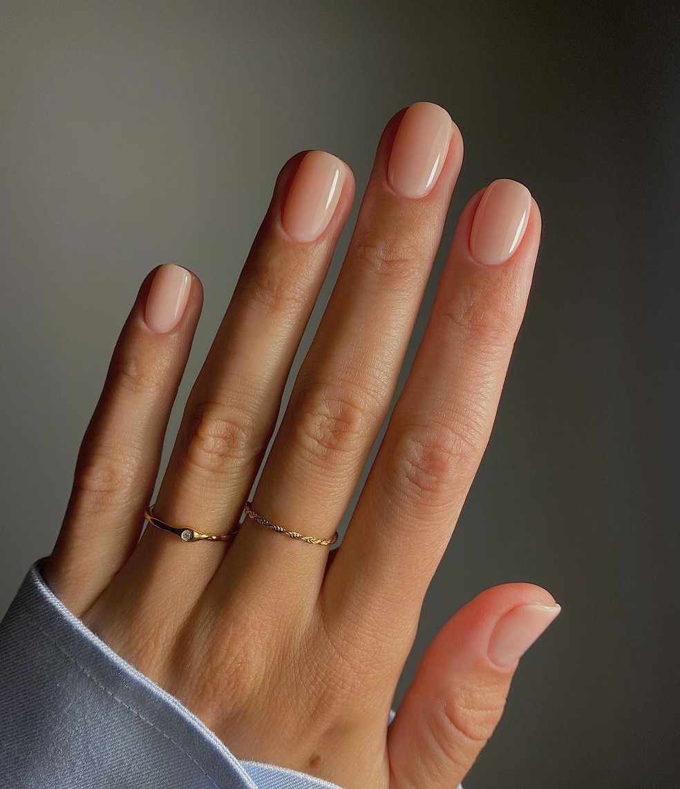 unhas naturais translúcidas