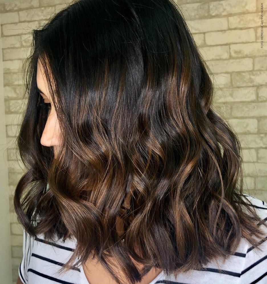 moreno iluminado curto