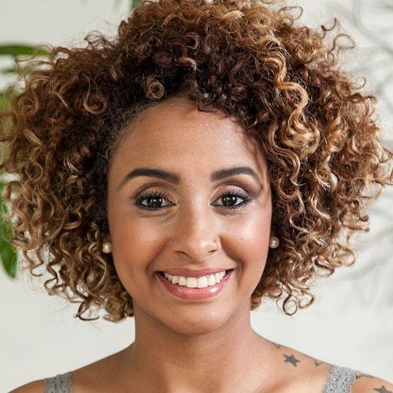 moreno iluminado curto