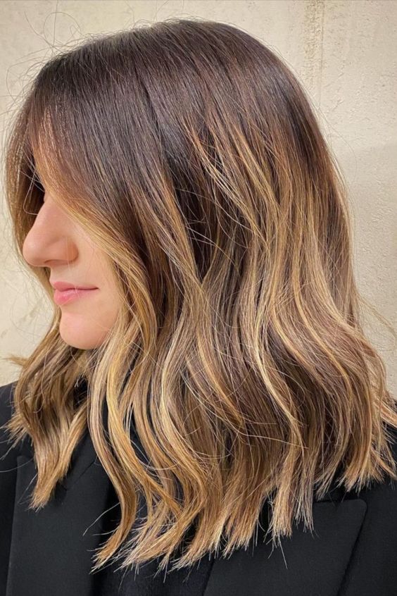 moreno iluminado curto