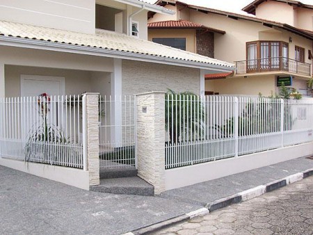 Muro com grade para sítio