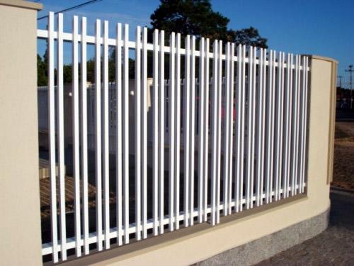 Muro de alumínio com grade