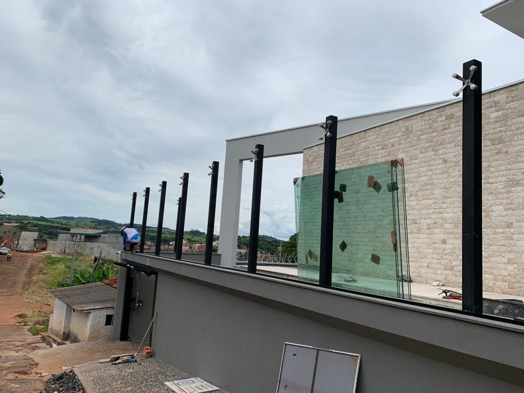 muro de vidro laminado