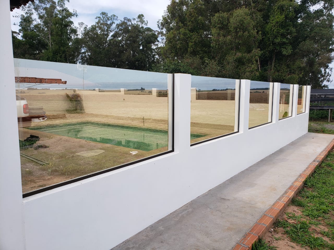 muro de vidro com instalação rápida