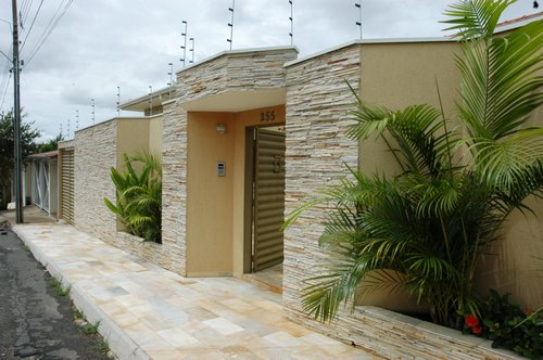 muro de casa com frisos