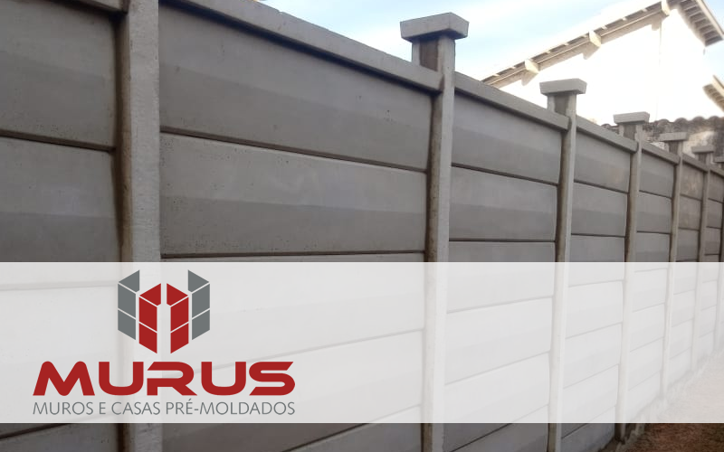 Muro pré-moldado com acabamento tijolinho aparente