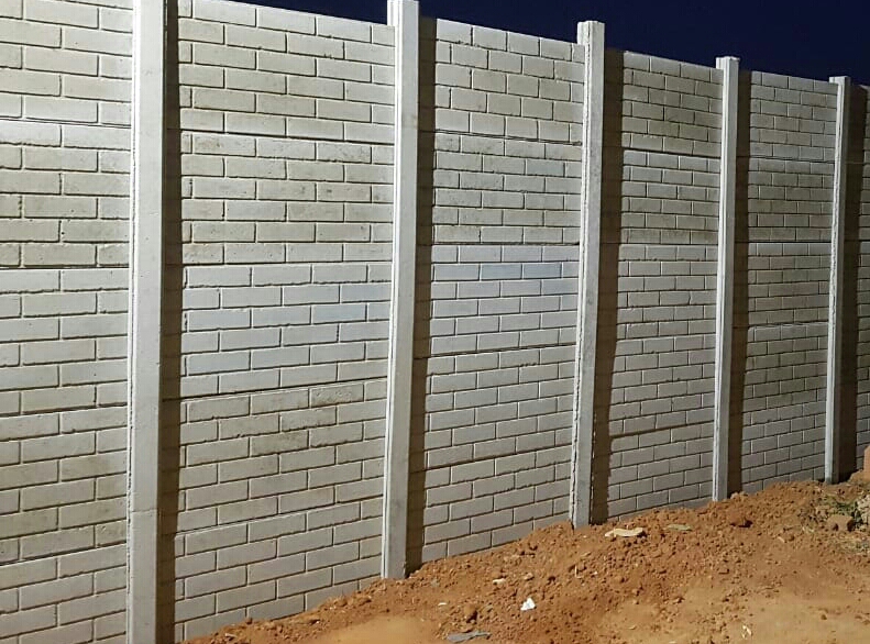 Muro pré-moldado com acabamento tijolinho aparente