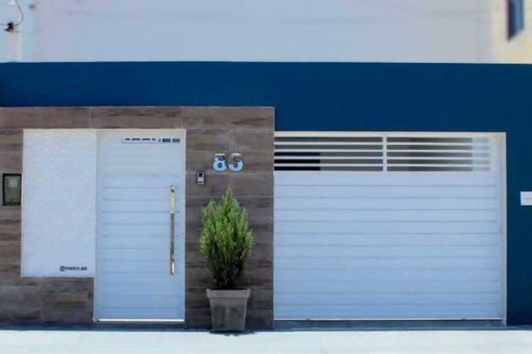 muro simples com portão de tela