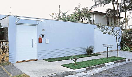 muro simples com portão eletrônico