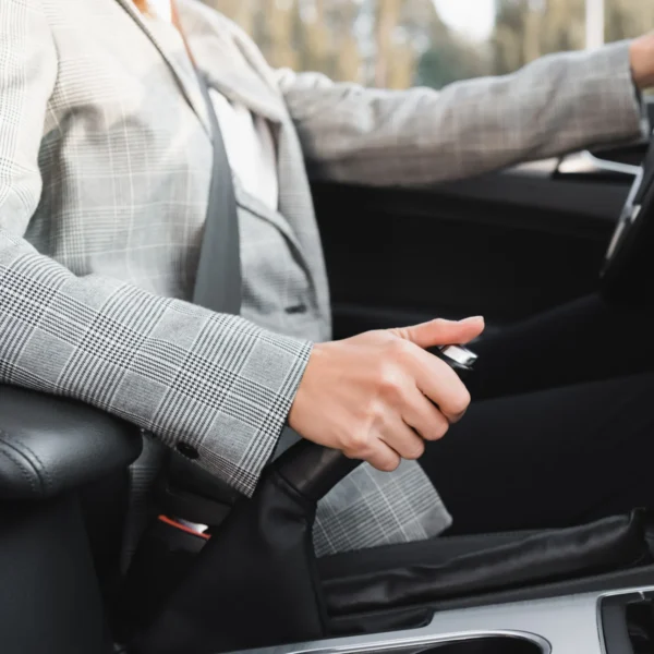 Como Usar Corretamente o Freio de Estacionamento em Ladeiras