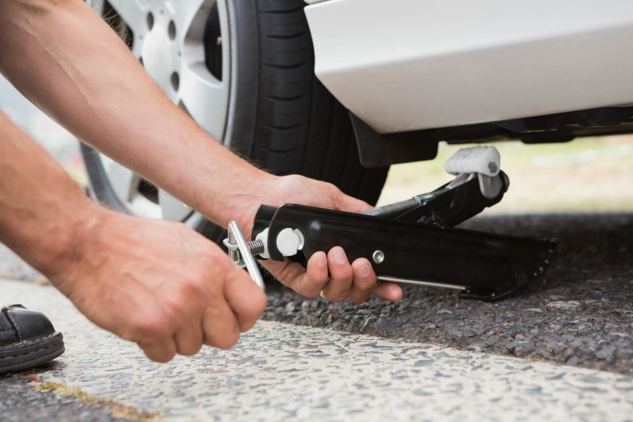 o que é o macaco do carro e como usar