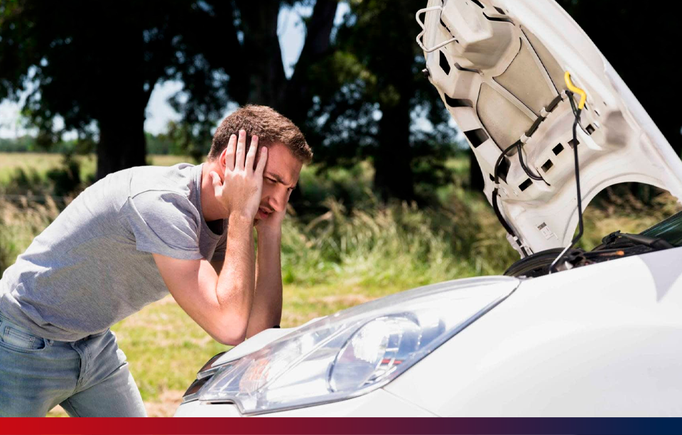Sinalização de Emergência: O Uso Correto do Pisca-Alerta e Triângulo em Panes