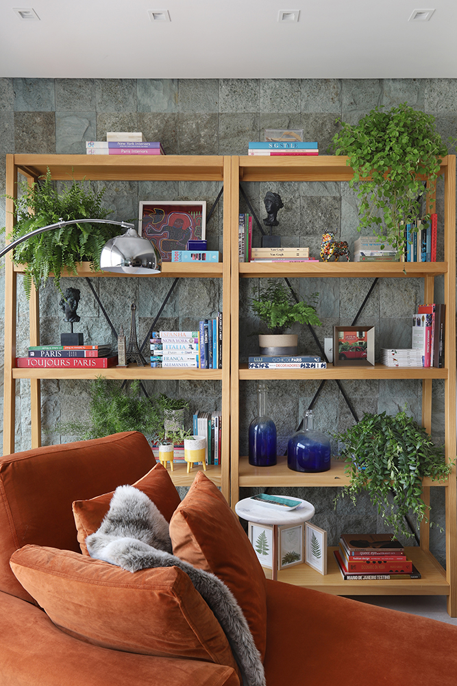 Estilo minimalista vs. maximalista: qual o melhor para sua estante?