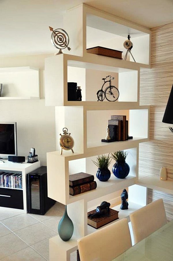 Estilo minimalista vs. maximalista: qual o melhor para sua estante?